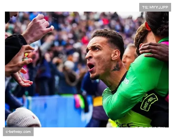 西甲第九轮VAR多次介入引争议 点球判罚尺度不一引发球迷热议